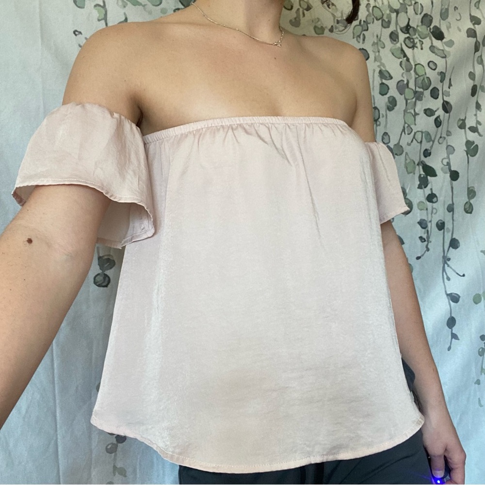 light pink flowy top 🌸